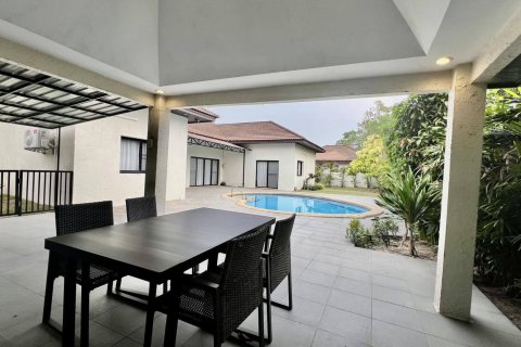 Villa in Pattaya, Thailand 4 bedrooms № 153076 - photo 4