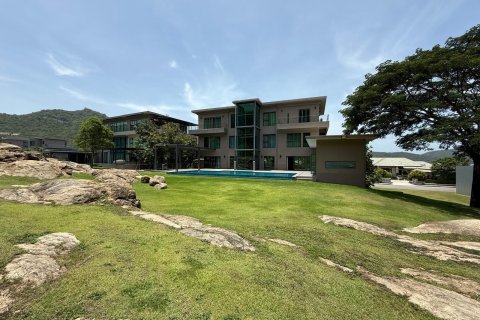 Villa in Hua Hin, Thailand 5 bedrooms № 163447 - photo 2