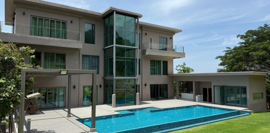 Villa in Hua Hin, Thailand 5 bedrooms № 163447