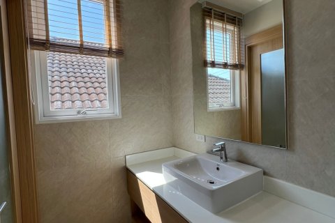 Villa in Phuket, Thailand 3 bedrooms № 168917 - photo 12