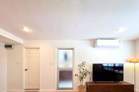 Condo in Huai Khwang, Bangkok, Thailand, 2 bedrooms  № 161690 - photo 7