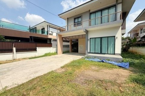 House in Pathum Thani, Thailand 3 bedrooms № 170723 - photo 2