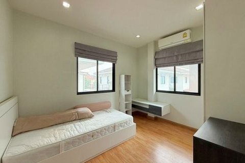 House in Pathum Thani, Thailand 3 bedrooms № 170723 - photo 10