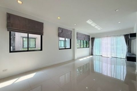 House in Pathum Thani, Thailand 3 bedrooms № 170723 - photo 5