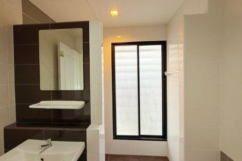 House in Pathum Thani, Thailand 3 bedrooms № 170723 - photo 9