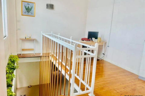 House in Bangkok, Thailand 4 bedrooms № 189496