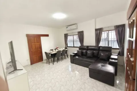 Casa de 3 dormitorios en Jomtien Beach, Pattaya, Tailandia № 210755 - foto 16