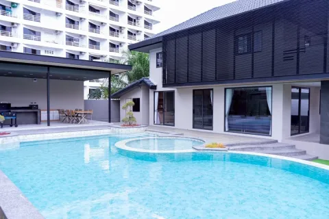 Casa de 3 dormitorios en Jomtien Beach, Pattaya, Tailandia № 210755 - foto 26