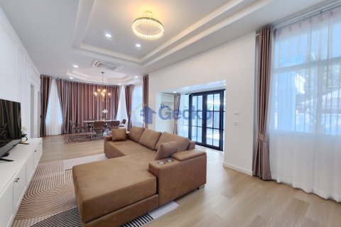 House in Pattaya, Thailand 3 bedrooms № 196151 - photo 14