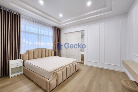 House in Pattaya, Thailand 3 bedrooms № 196151 - photo 10