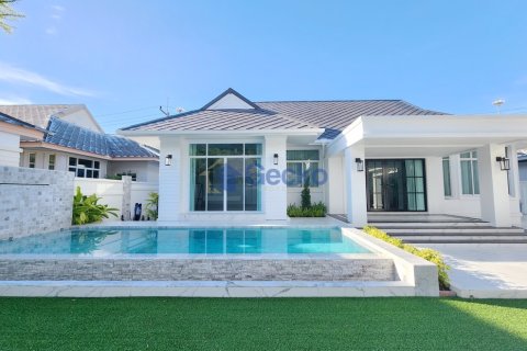House in Pattaya, Thailand 3 bedrooms № 196151 - photo 3