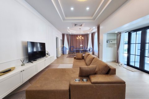 House in Pattaya, Thailand 3 bedrooms № 196151 - photo 16