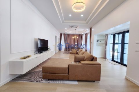 House in Pattaya, Thailand 3 bedrooms № 196151 - photo 15