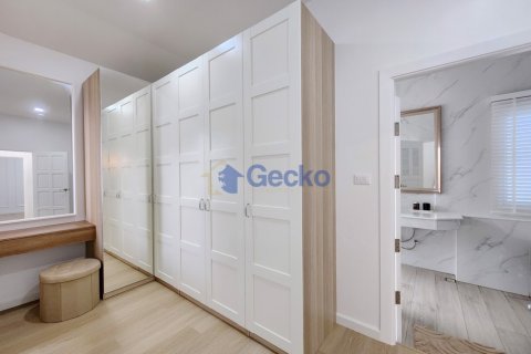 House in Pattaya, Thailand 3 bedrooms № 196151 - photo 8