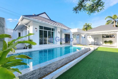 House in Pattaya, Thailand 3 bedrooms № 196151