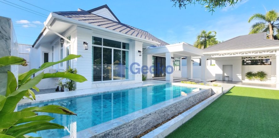 House in Pattaya, Thailand 3 bedrooms № 196151