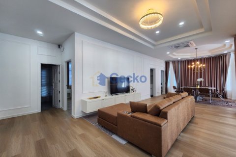 House in Pattaya, Thailand 3 bedrooms № 196151 - photo 17