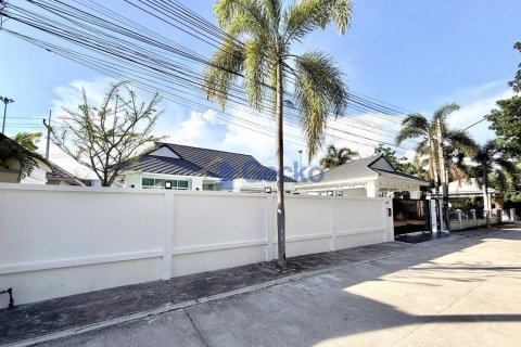House in Pattaya, Thailand 3 bedrooms № 196151 - photo 29