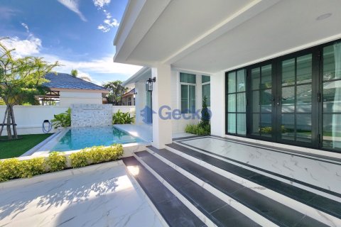 House in Pattaya, Thailand 3 bedrooms № 196151 - photo 4