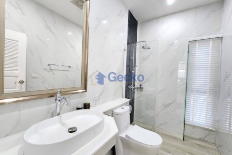 House in Pattaya, Thailand 3 bedrooms № 196151 - photo 9