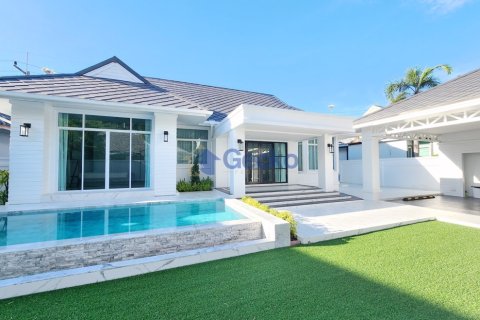 House in Pattaya, Thailand 3 bedrooms № 196151 - photo 2