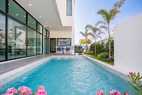 House in Pattaya, Thailand 3 bedrooms № 196152