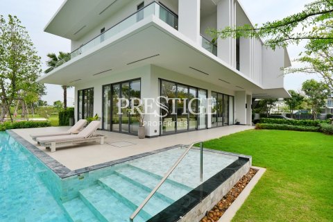 House in Pattaya, Thailand 4 bedrooms № 198526