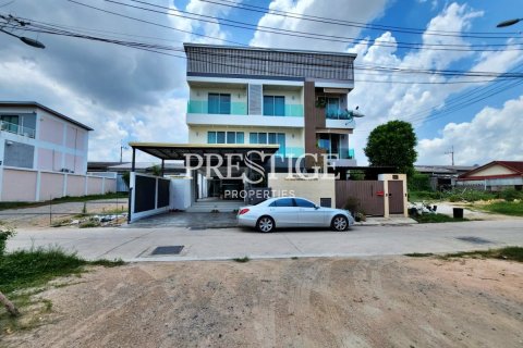 House in Pattaya, Thailand 6 bedrooms № 198523