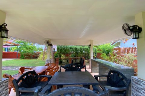 Villa in Pran Buri, Thailand 3 bedrooms № 168603 - photo 4