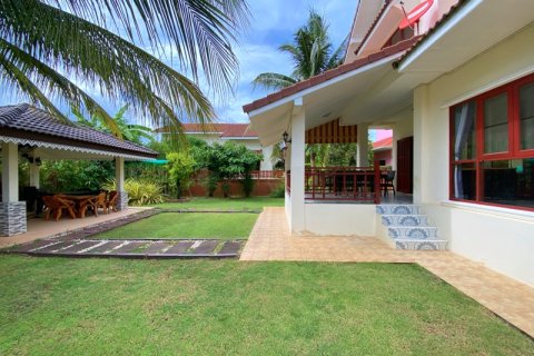 Villa in Pran Buri, Thailand 3 bedrooms № 168603 - photo 9