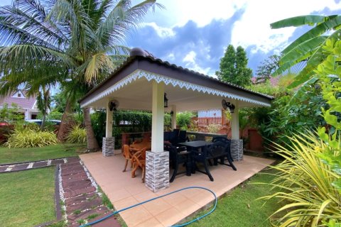 Villa in Pran Buri, Thailand 3 bedrooms № 168603 - photo 3