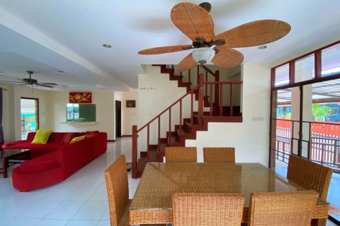 Villa in Pran Buri, Thailand 3 bedrooms № 168603 - photo 21