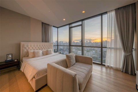 Condo in Bangkok, Thailand, 2 bedrooms  № 143496 - photo 1