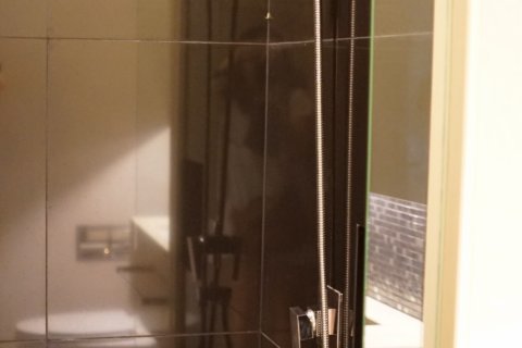 Condo in Bangkok, Thailand, 2 bedrooms  № 143499 - photo 9