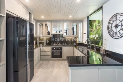 House in Phuket, Thailand 5 bedrooms № 157382 - photo 11