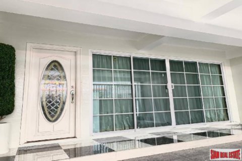 Дом в Бангкоке, Таиланд с 4 спальнями  № 157379 - фото 7