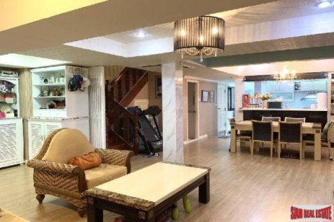 Дом в Бангкоке, Таиланд с 4 спальнями  № 157379 - фото 4