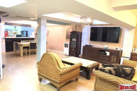 Дом в Бангкоке, Таиланд с 4 спальнями  № 157379 - фото 3