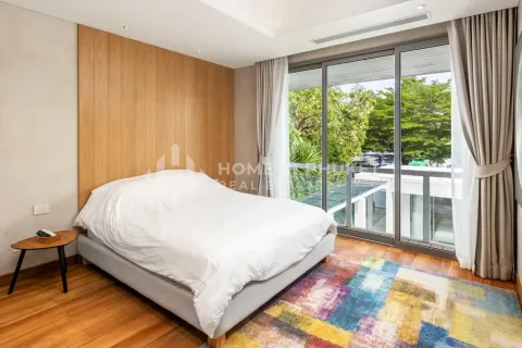 House in Phuket, Thailand 5 bedrooms № 157381 - photo 16