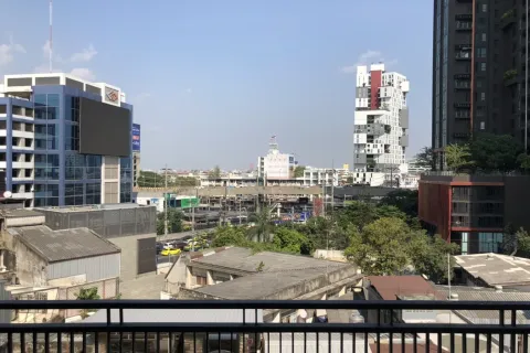 Кондоминиум с 2 спальнями в Чатучаке, Бангкок, Таиланд № 157182 - фото 9