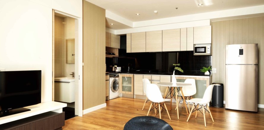 Condo in Khlong Toei, Bangkok, Thailand, 3 bedrooms № 157179