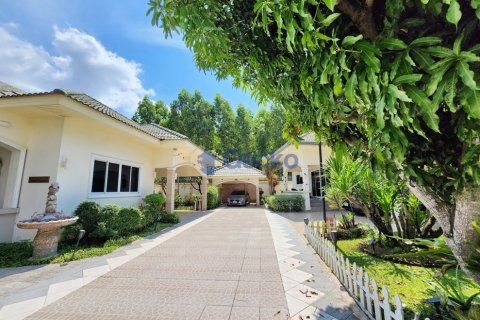 House in Pattaya, Thailand 3 bedrooms № 197373 - photo 27