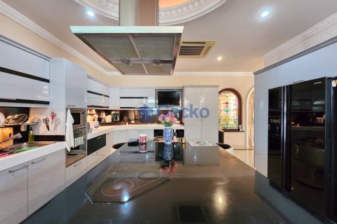 House in Pattaya, Thailand 3 bedrooms № 197373 - photo 10