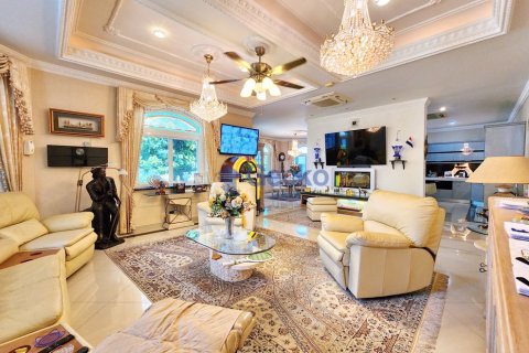 House in Pattaya, Thailand 3 bedrooms № 197373 - photo 6