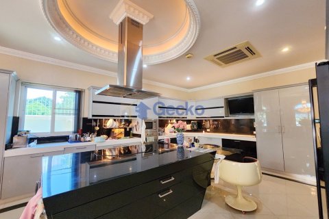 House in Pattaya, Thailand 3 bedrooms № 197373 - photo 9