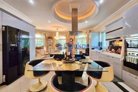 House in Pattaya, Thailand 3 bedrooms № 197373 - photo 12
