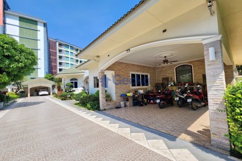 House in Pattaya, Thailand 3 bedrooms № 197373 - photo 29