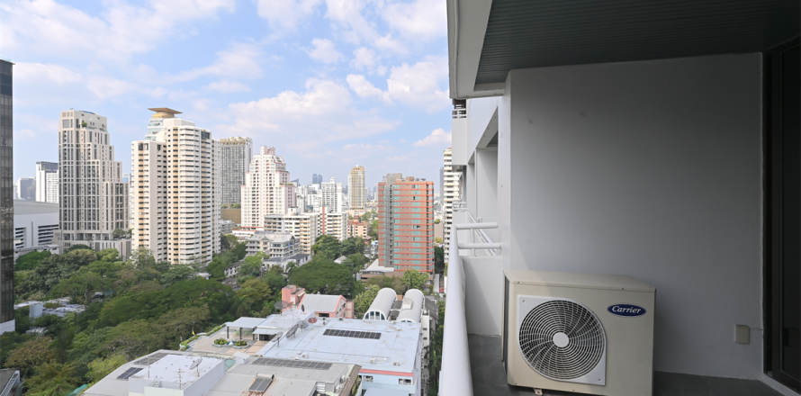 Condo in Bangkok, Thailand, 2 bedrooms № 197377