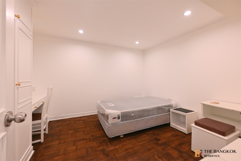 Condo in Bangkok, Thailand, 2 bedrooms № 197377 - photo 4