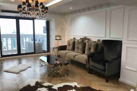 Condo in Thonburi, Bangkok, Thailand, 2 bedrooms № 183486 - photo 1
